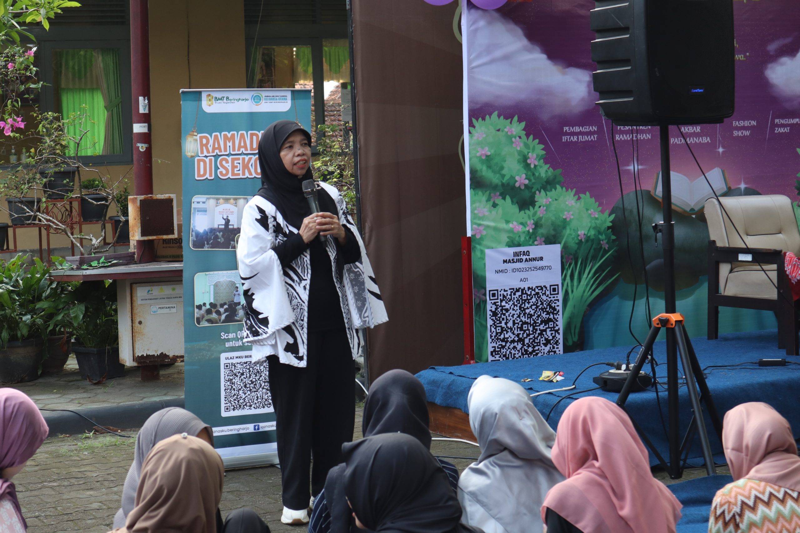 BMT BERINGHARJO RAMAIKAN PADZMADHAN 1445 H DI SMA NEGERI 3 YOGYAKARTA