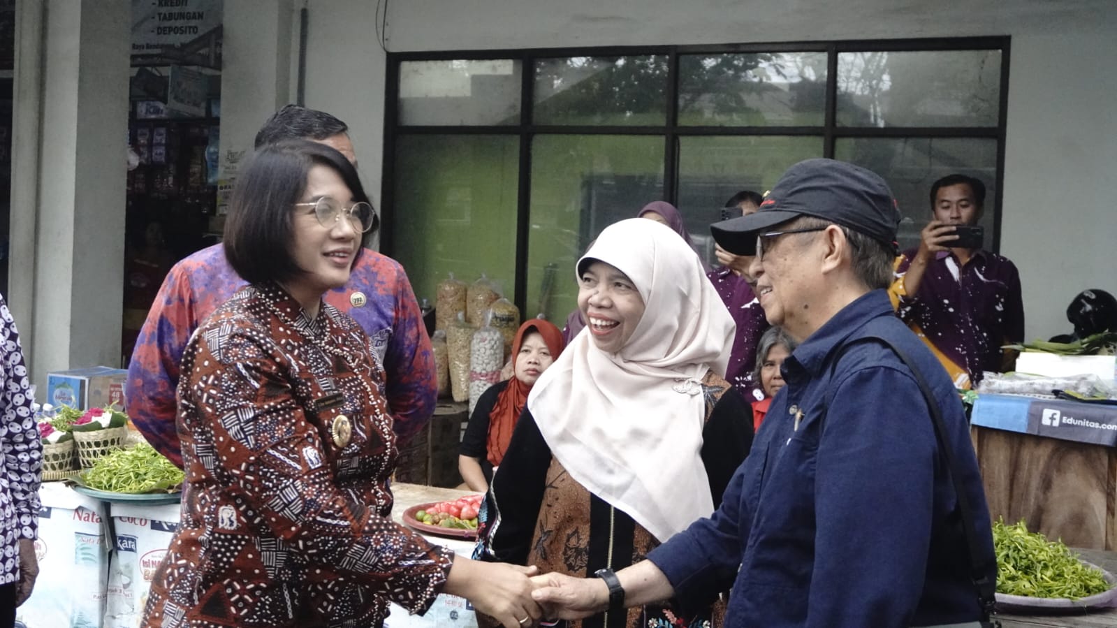 BMT BERINGHARJO RAMAIKAN “KOPERASI GEREBEG PASAR” KABUPATEN KULON PROG0
