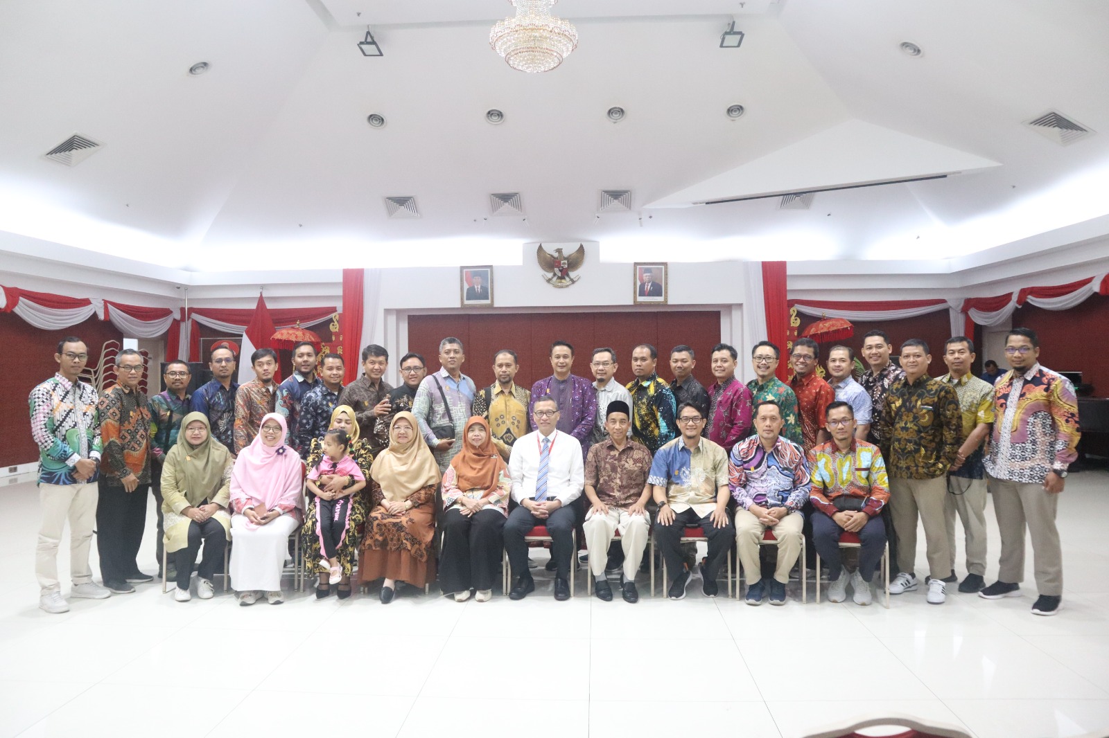 TAWARKAN KEMANFAATAN, BMT BERINGHARJO KUNJUNGI KBRI DI MALAYSIA