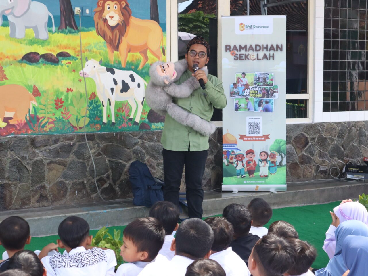Ramadhan Berbagi Inspirasi : Baitul Maal BMT Beringharjo Hadirkan Story Teller dan Edukasi Infaq Sedekah di Sekolah