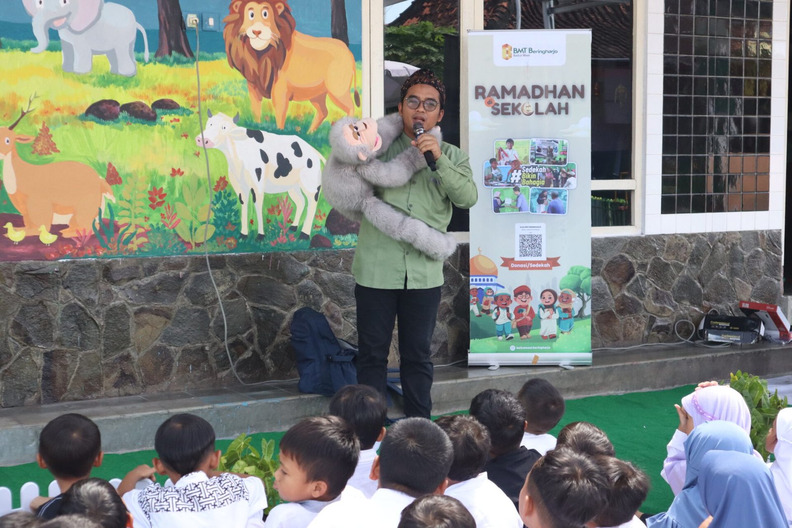 Ramadhan Berbagi Inspirasi : Baitul Maal BMT Beringharjo Hadirkan Story Teller dan Edukasi Infaq Sedekah di Sekolah