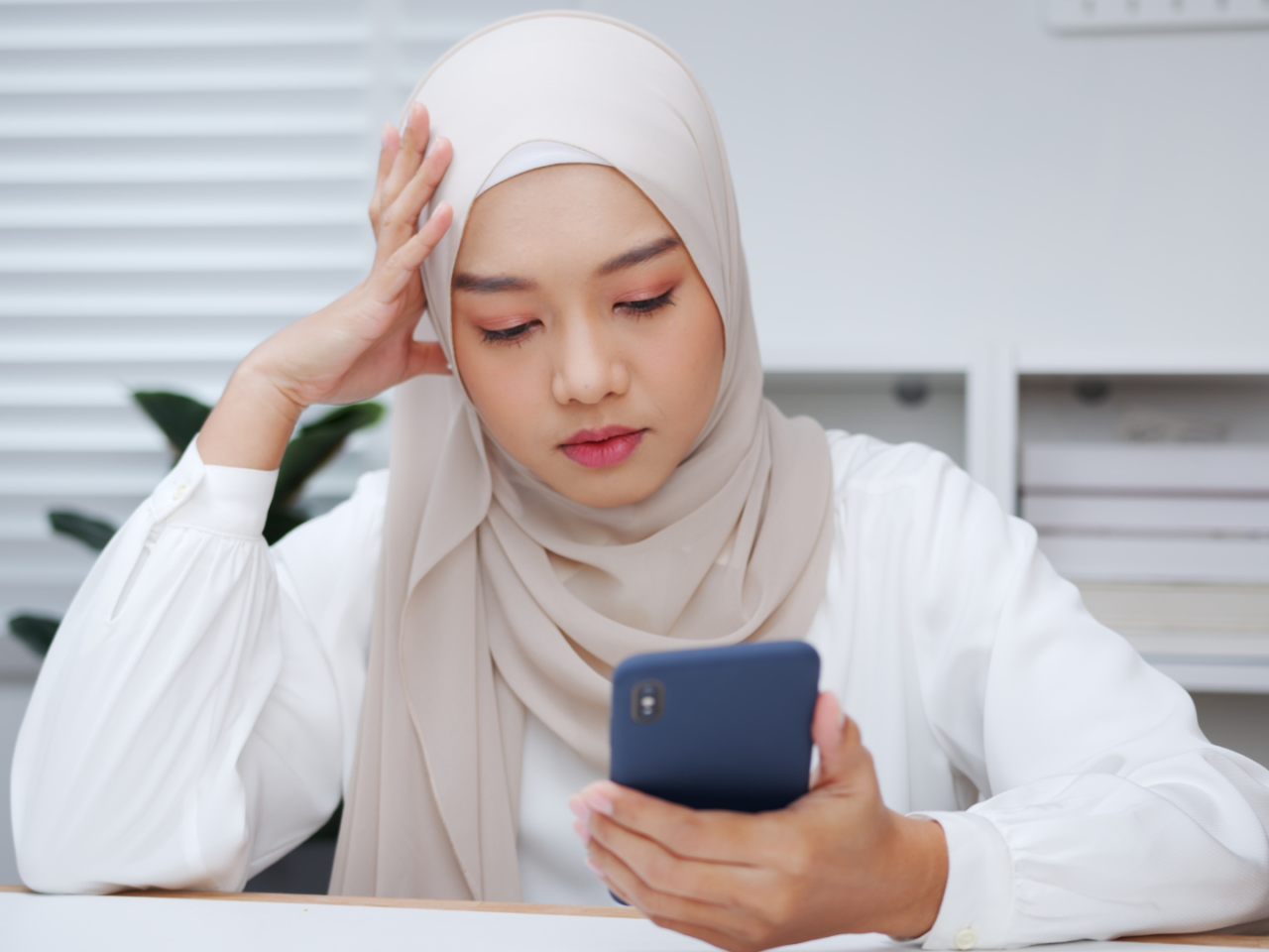 Gen Z dan Financial Anxiety: Tantangan Keuangan Modern serta Solusi Syariah