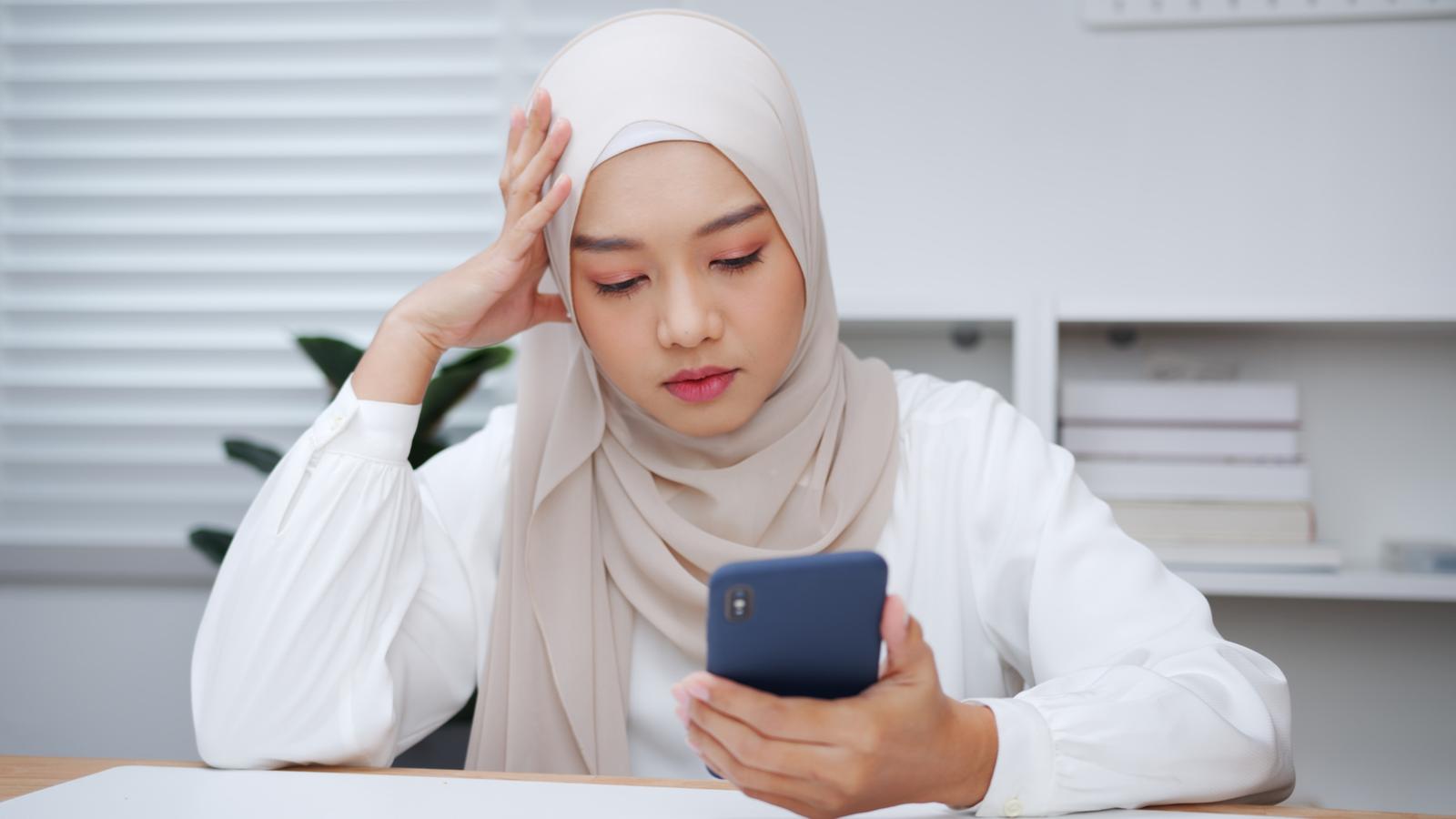 Gen Z dan Financial Anxiety: Tantangan Keuangan Modern serta Solusi Syariah